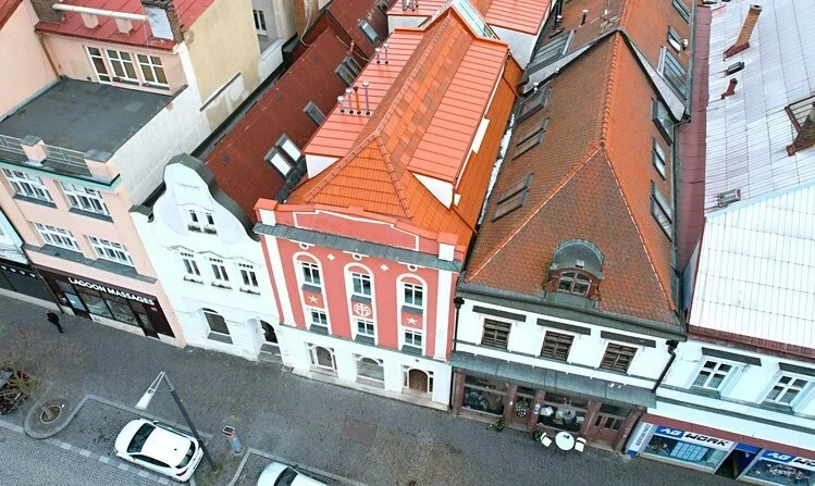 Alex Savynets - CEO Henderson Group